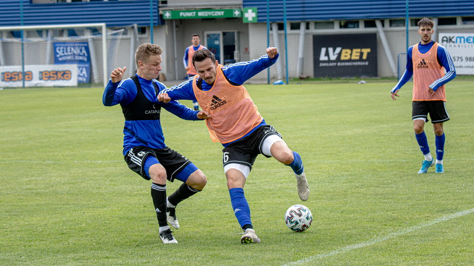 Rafał Wolski (przy piłce) podczas jednego z treningów Wisły Płock