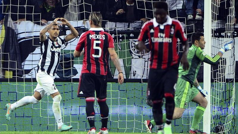 Arturo Vidal po strzeleniu gola w meczu Juventus - Milna 
