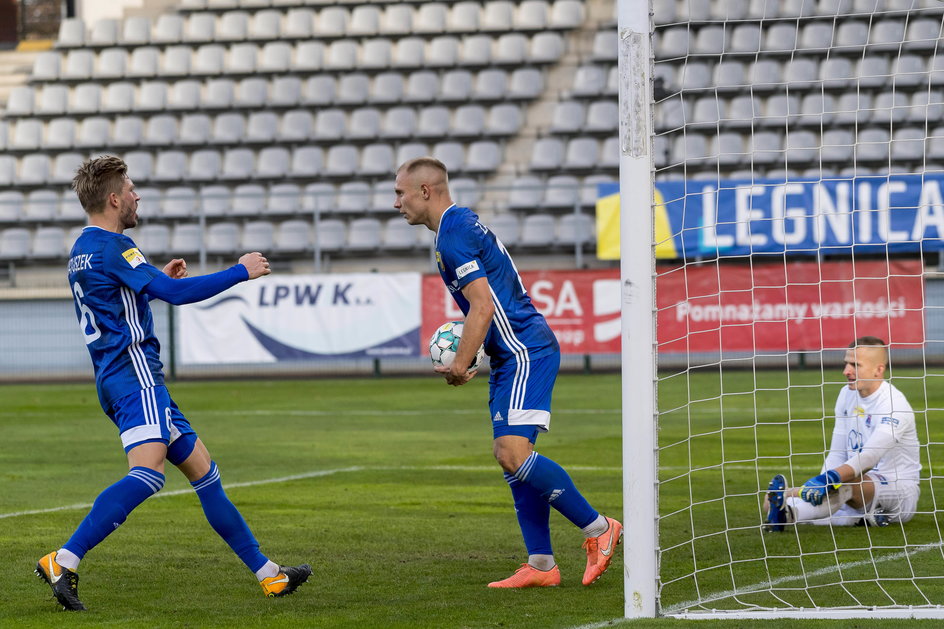 Szymon Matuszek i Kamil Zapolnik przeszli latem z ekstraklasowego Górnika Zabrze do Miedzi Legnica. Obaj świetnie radzą sobie na zapleczu. Razem strzelili już 15 goli.