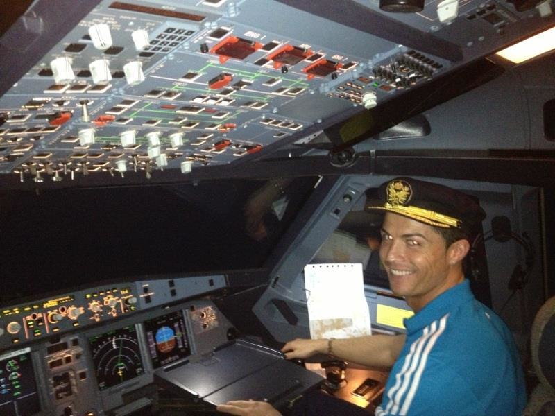 Cristiano Ronaldo za sterami/ fot. Screen/ Facebook