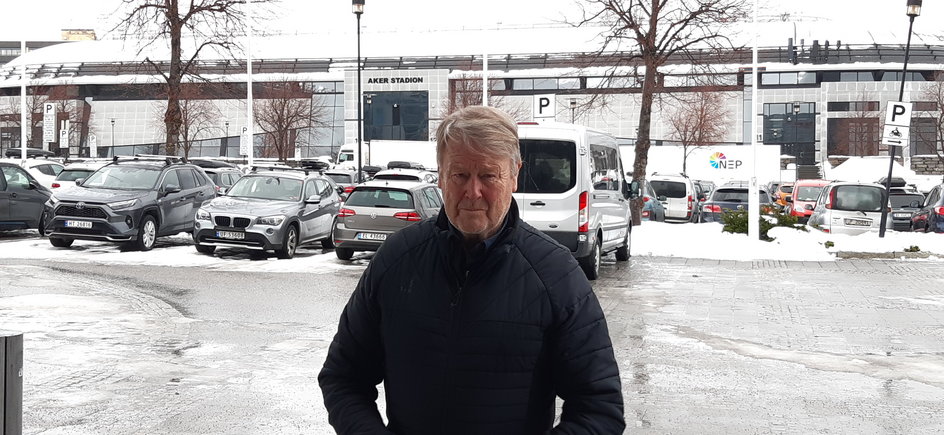 Age Hareide przed Aker Stadion, gdzie w czwartek Molde zmierzyło się z Legią