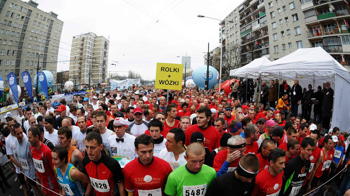 Bieg Niepodległości w stolicy co roku przyciąga tłumy biegaczy