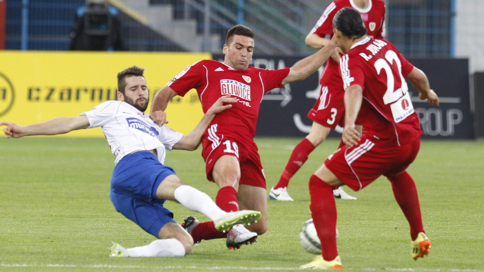 PIŁKARSKA EKSTRAKLASA PIAST GLIWICE PODBESKIDZIE BIELSKO (Carles Marc Martinez Embuena Sebastian Bartlewski )