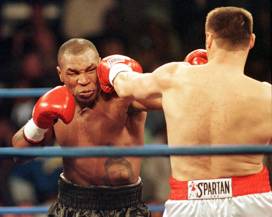 Mike Tyson w walce z Andrzejem Gołotą