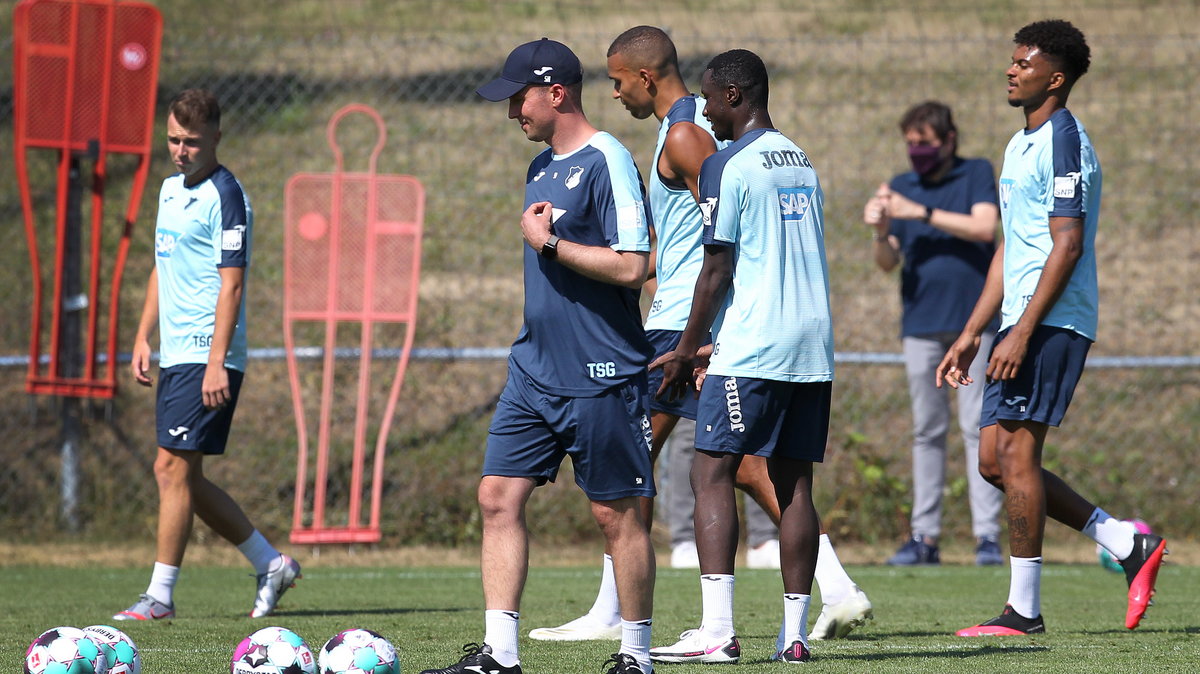 Młody trener Hoffenheim Sebastian Honess szykuje piłkarzy do starcia z Bayernem, klubem mającym niezwykłe znaczenie w jego życiu.