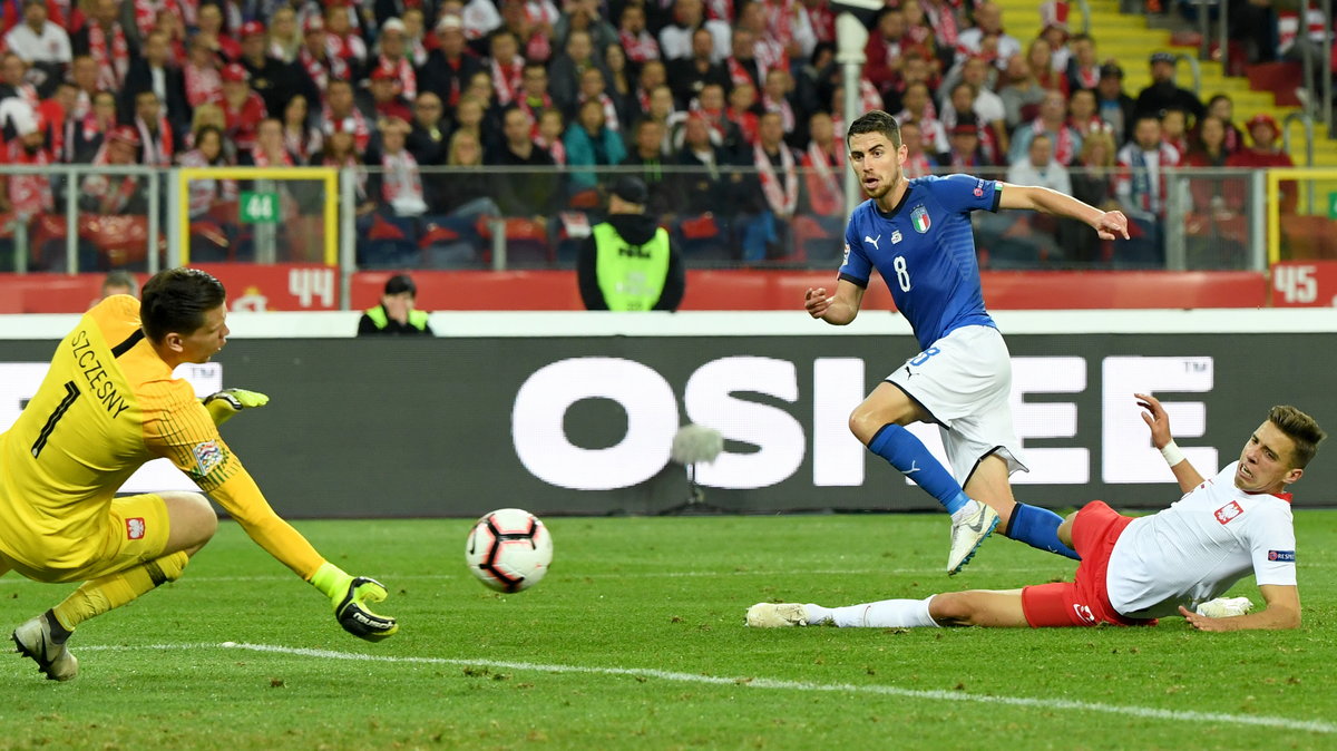 Wojciech Szczęsny broni strzał Jorginho