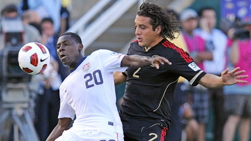 Freddy Adu (L)