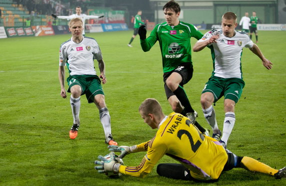 PIŁKA NOŻNA EKSTRAKLASA GÓRNIK ŁĘCZNA ŚLĄSK WROCŁAW ( Piotr Celeban Mariusz Pawelec Jakub Wrąbel)