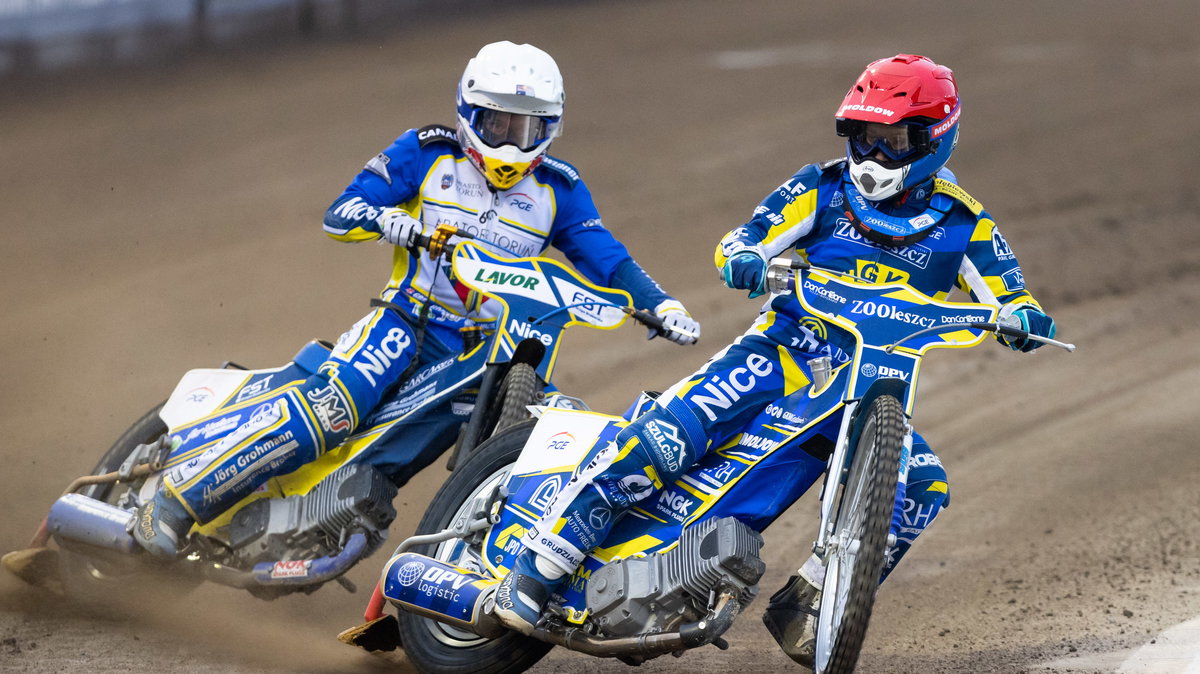 Nicki Pedersen z prawej