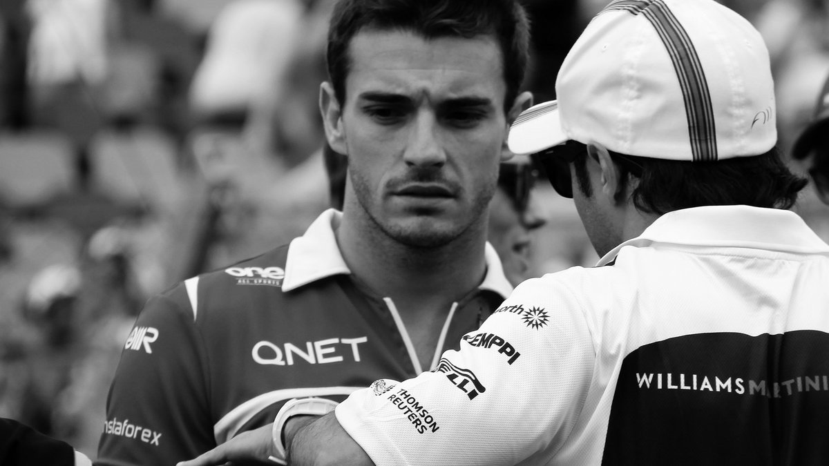 Jules Bianchi rozmawia z Felipe Massą podczas parady kierowców przed GP Węgier 2014. Brazylijczyk w swoim wypadku miał więcej szczęścia, niż Francuz., fot. www.facebook.com/cezarygutowskiofficial