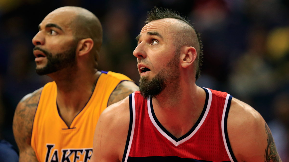 Marcin Gortat (P) w meczu z Los Angeles Lakers