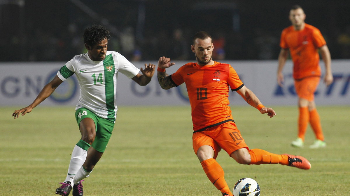 Wesley Sneijder (z prawej)