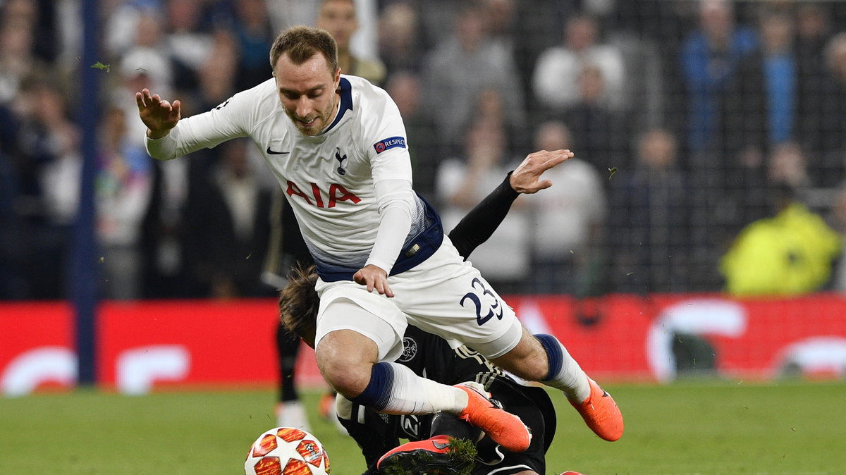 Christian Eriksen w starciu z rywalem