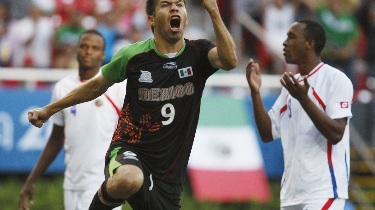 Oribe Peralta fetuje hat-trick w meczu z Kostaryką