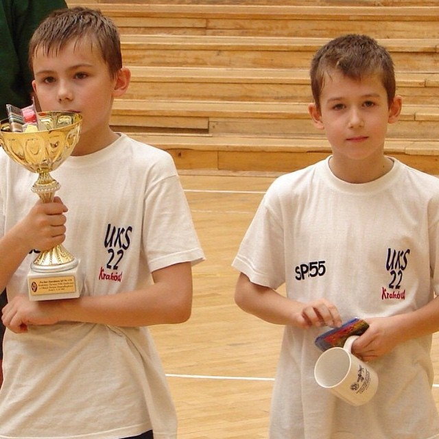 Janek i Tomasz (z prawej ) Fornalowie szybko pokochali siatkówkę. Starszy z braci gra teraz w Tauron 1. Lidze, młodszy w Jastrzębskim Węglu
