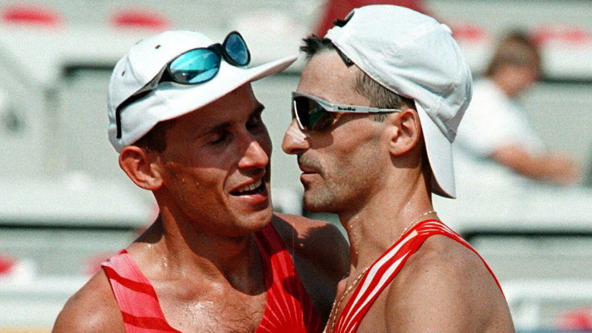 Robert Korzeniowski wygrał złoty medal w chodzie na 50 kilometrów przed swoim przyjacielem Jesusem Angelem Garcią. Co ciekawe, Hiszpan startował jeszcze nawet w ostatnich igrzyskach olimpijskich w Tokio. 