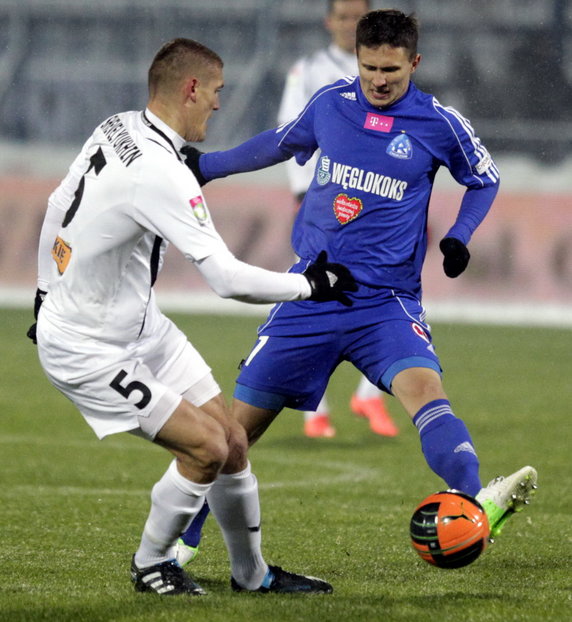 PIŁKARSKA EKSTRAKLASA RUCH CHORZÓW KONTRA GÓRNIK ZABRZE