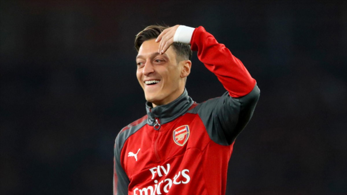 Mesut Oezil coraz bliżej przedłużenia umowy z Arsenalem