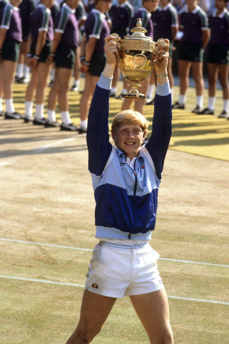 Boris Becker po wygraniu Wimbledonu w 1985 r.