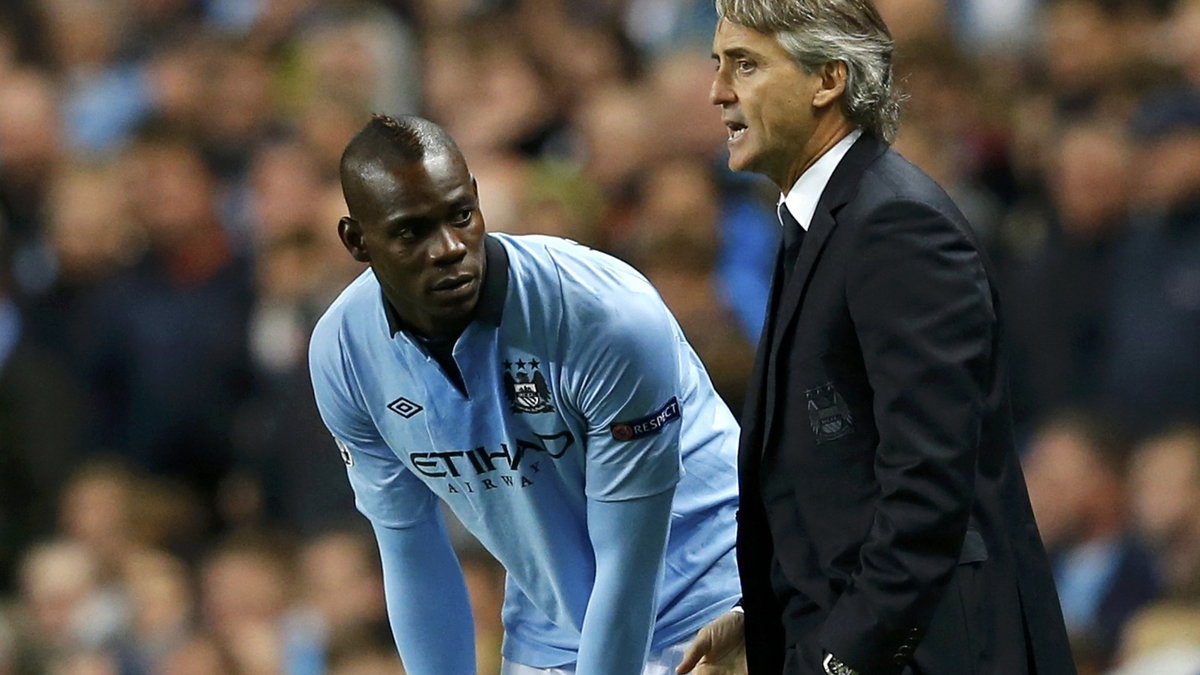 Mario Balotelli (L) i Roberto Mancini (P)