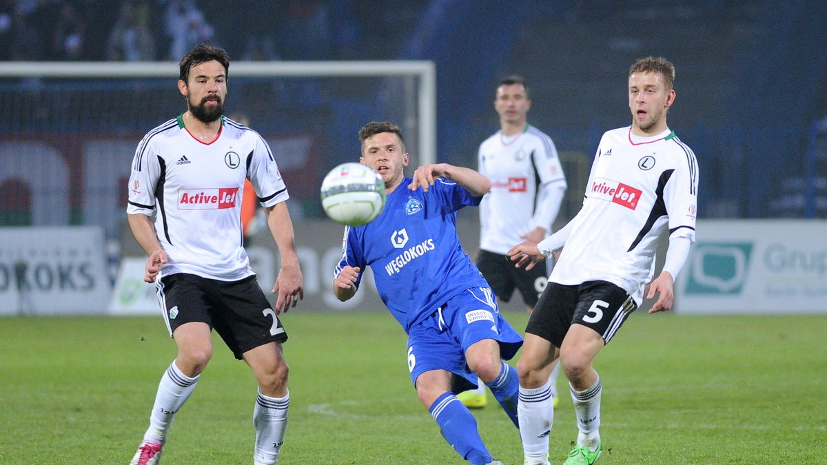 Łukasz Tymiński i Janusz Gol w meczu Ruch Chorzów - Legia Warszawa 