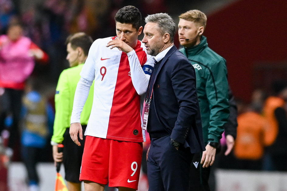 Robert Lewandowski i Jerzy Brzęczek (19.11.2019 r.).