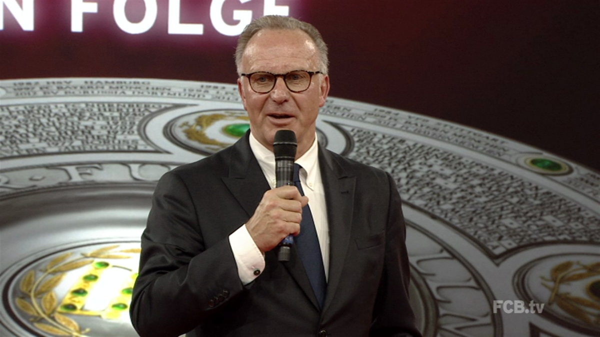 Rummenigge broni w mediach kwoty transferu Hummelsa