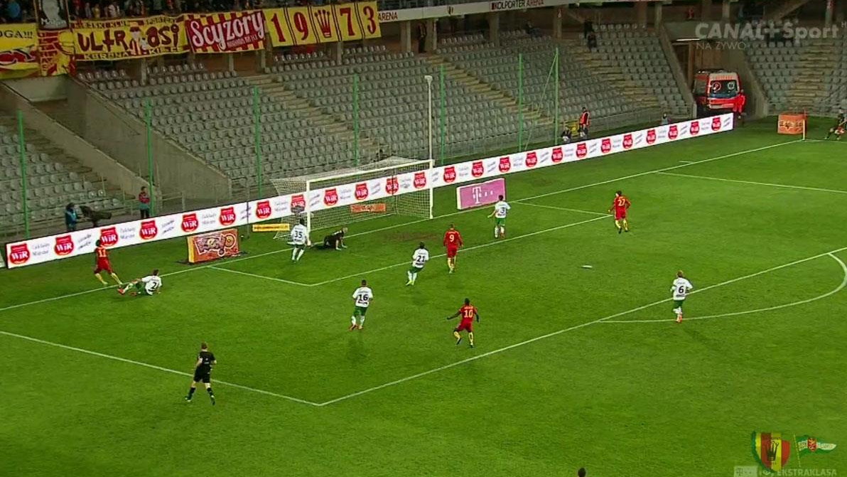 Korona - Lechia. Szósty gol Kapo, fatalny błąd Mateusza Bąka