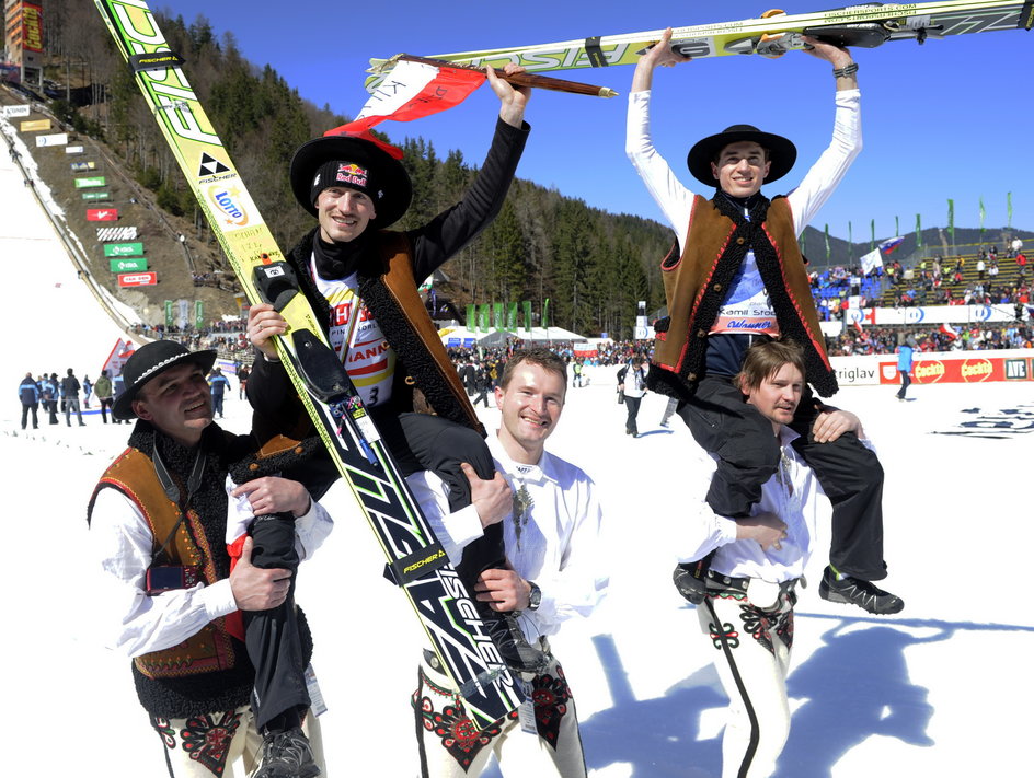 Adam Małysz i Kamil Stoch po konkursie w Planicy (2011)