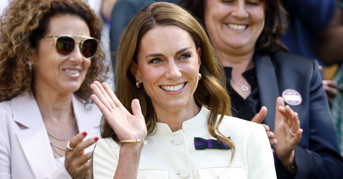 Księżna Kate wręczyła trofeum Idze Świątek na Wimbledonie. Tak zachowała się Polka