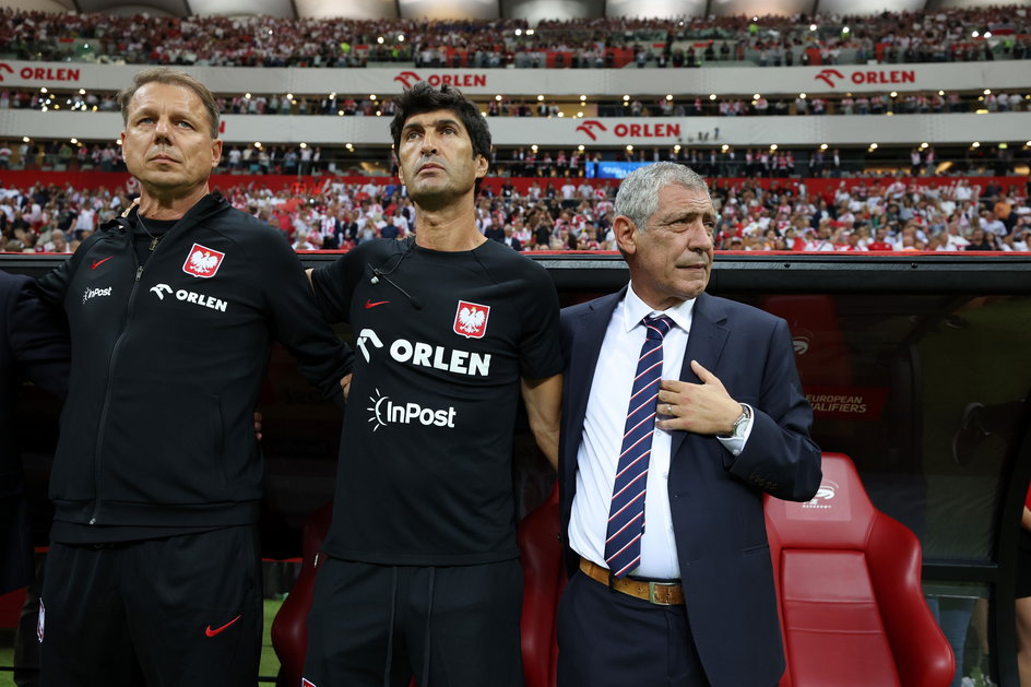 Od lewej: Grzegorz Mielcarski, Joao Costa, Fernando Santos (Polska 2:0 Wyspy Owcze, 07.09.2023 r.).