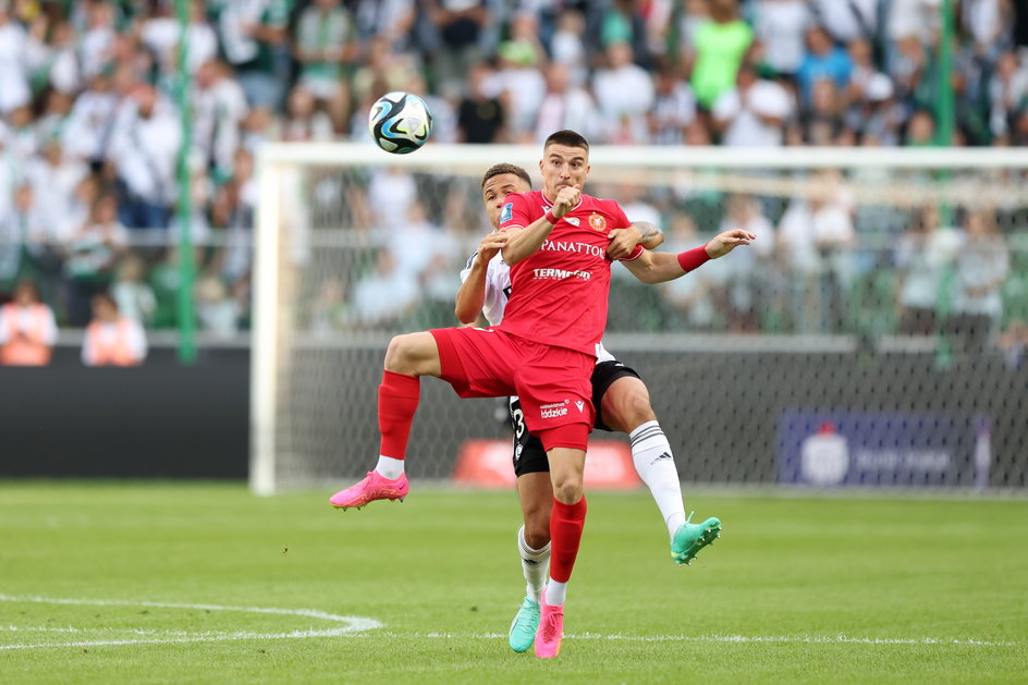 Jordi Sanchez w barwach Widzewa podczas spotkania przy Łazienkowskiej