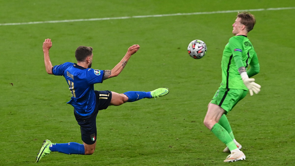 Domenico Berardi (Włochy) i Jordan Pickford (Anglia)