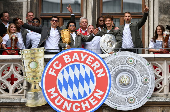 epa07602755 - GERMANY SOCCER FC BAYERN MUNICH (FC Bayern Munich celebrates German championship and DFB Cup Final)