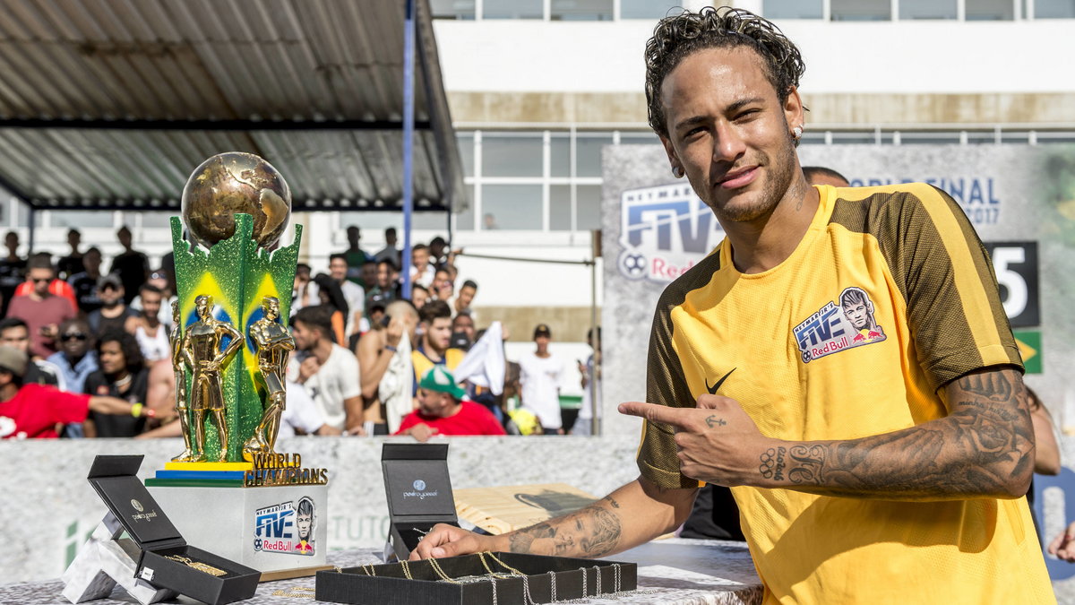 Neymar czeka w Brazylii na mistrzów z 61 państw.