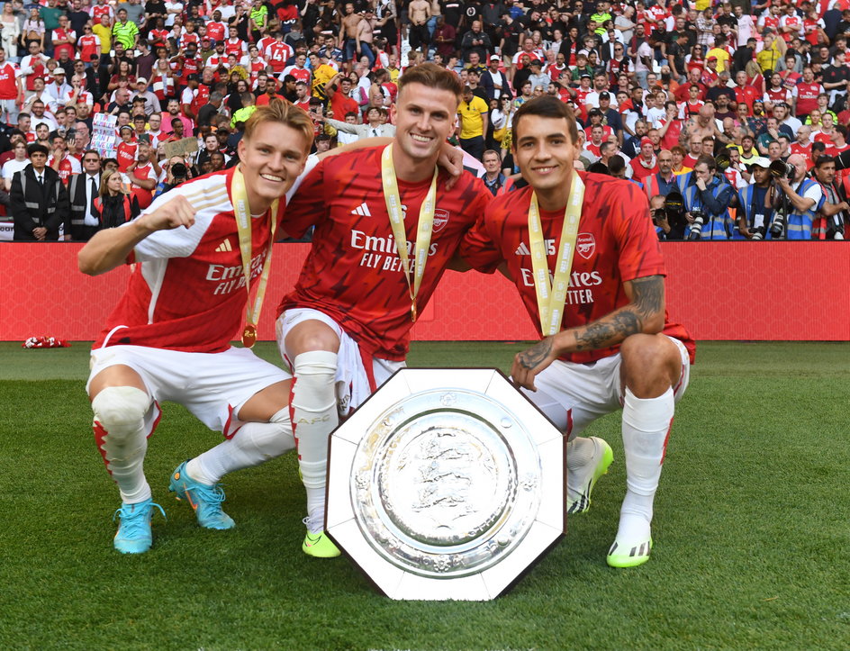 Martin Odegaard, Rob Holding i Jakub Kiwior