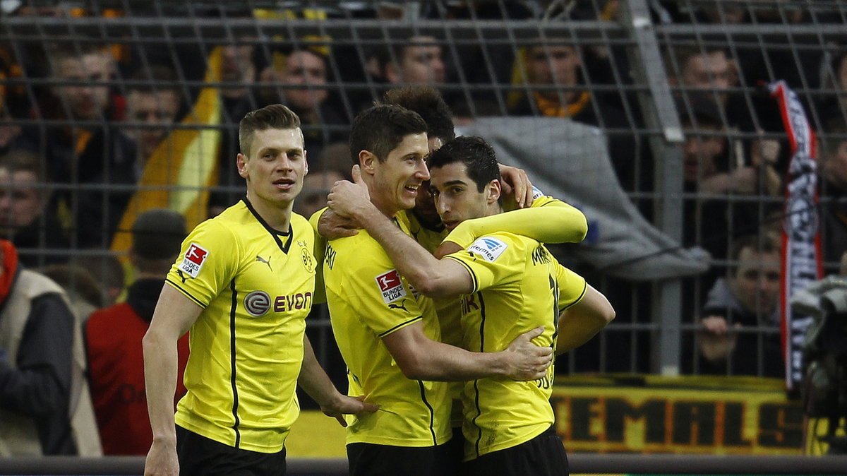 Łukasz Piszczek (L) i Robert Lewandowski (w środku)