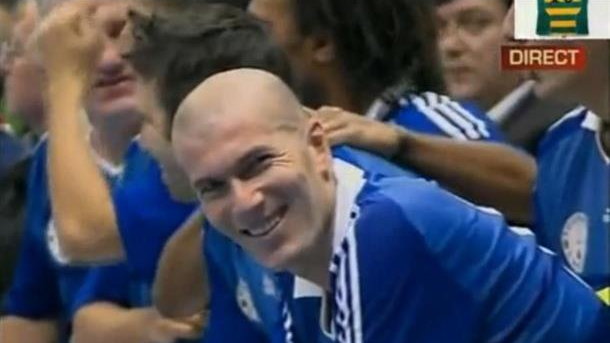Zinedine Zidane podczas towarzyskiego spotkania futsalu