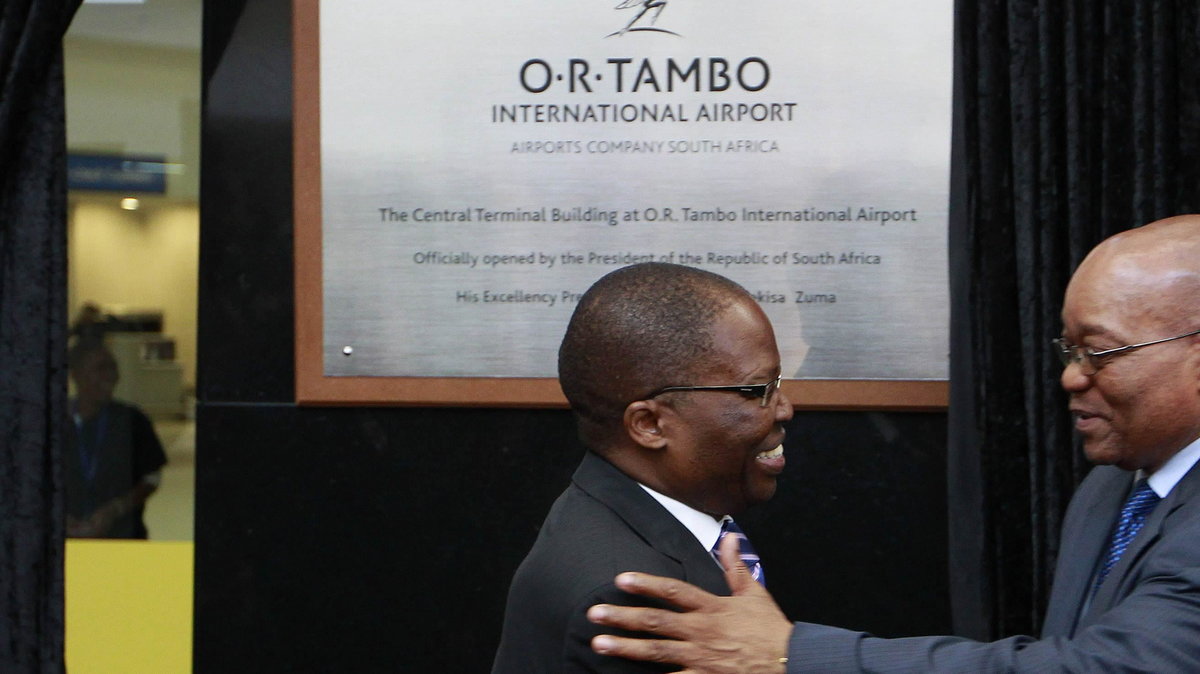 Minister trasportu Sibusiso Ndebele i prezydent RPA Jacob Zuma (z prawej)
