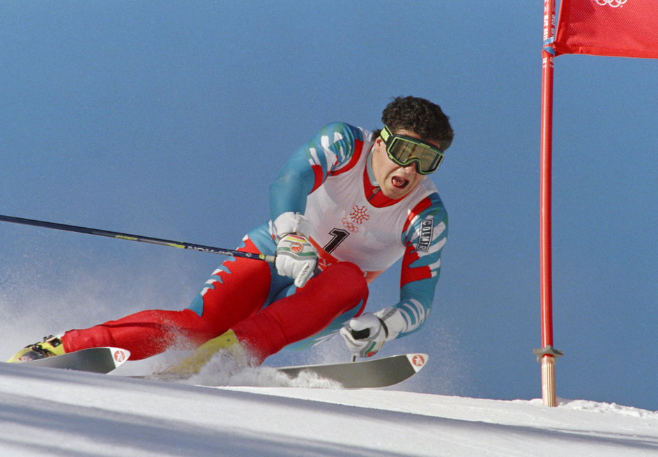 Mistrz olimpijski Alberto Tomba, idol włoskich kibiców znany ze swobodnego stylu bycia, koniecznie chciał w Calgary zbliżyć się do Katariny Witt, którą był zafascynowany