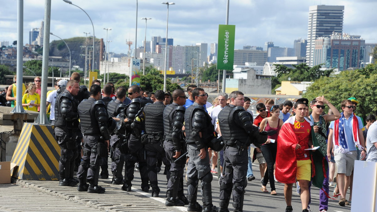 Policja zabezpiecza stadion Maracana