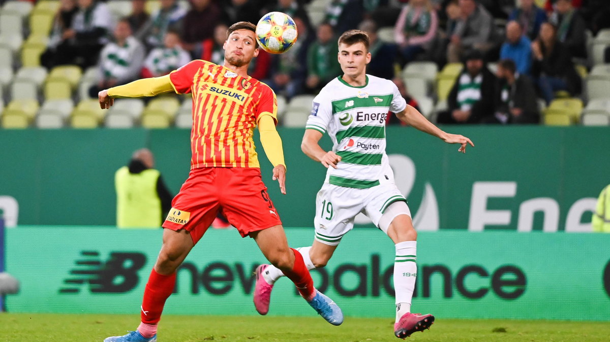 Michał Żyro (Korona Kielce) i Karol Fila (Lechia Gdańsk)