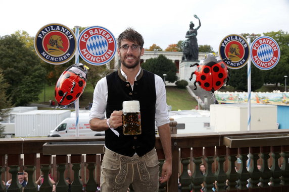 epa07076734 - GERMANY SOCCER BAYERN MUNICH OKTOBERFEST (FC Bayern Munich attends Oktoberfest)