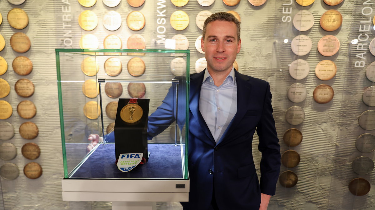 Tomasz Listkiewicz oddał na wystawę m.in. swój medal z finału MŚ w Katarze