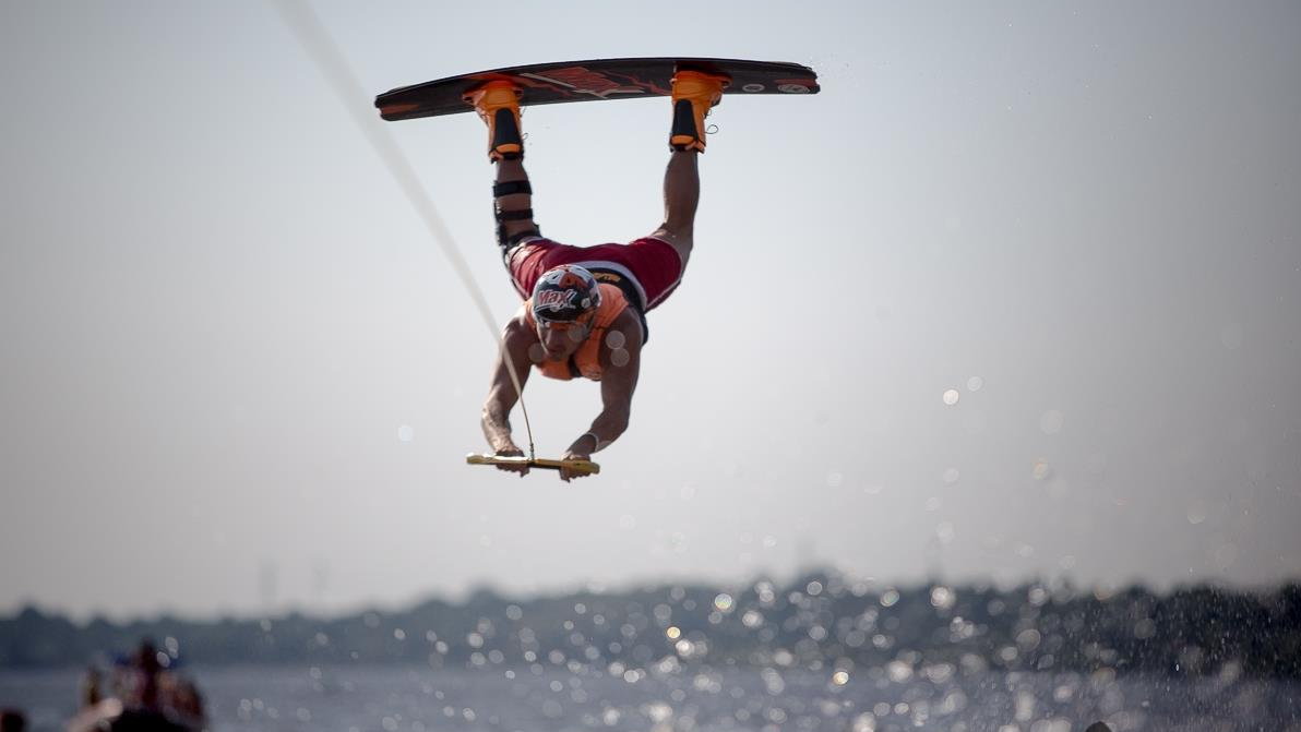 Wakeboarding za motorówką