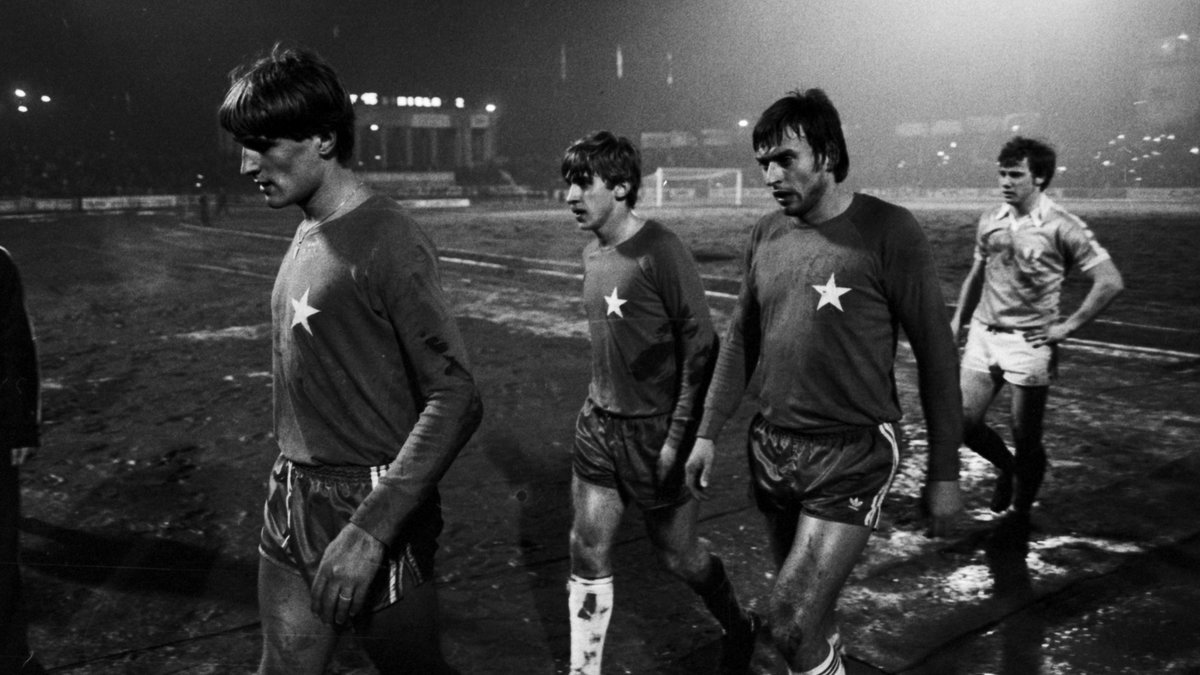 Pierwszy mecz Wisła Kraków - Malmö FF (2:1) 7.03.1979 r. Pierwszy z lewej Adam Nawałka
