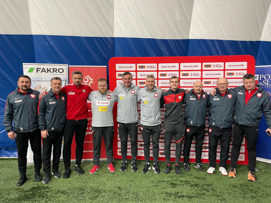 Trenerzy i skauci PZPN obecni w Chicago: od lewej Bogdan Zagórski, Piotr Sala, Marek Łoś, Maciej Chorążyk, Dariusz Gęsior, Bartłomiej Zalewski, Mateusz Niemczyk, Zbigniew Niemczyk, Tomasz Drążek, Dariusz Wesołowski