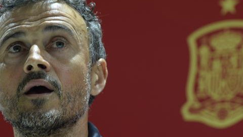 Luis Enrique wraca do pracy. „Z wizerunkowego punktu widzenia nie dało się gorzej rozwiązać tej sprawy”