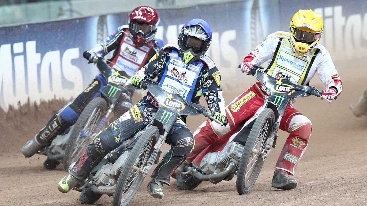 FREDRIK LINDGREN PRZED MACIEJ JANOWSKI I JASON DOYLE