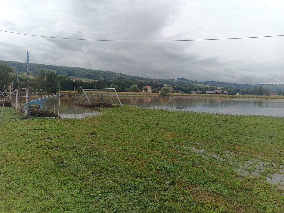 Uno de los estadios deportivos que quedaron inundados en la gobernación. Baja Silesia